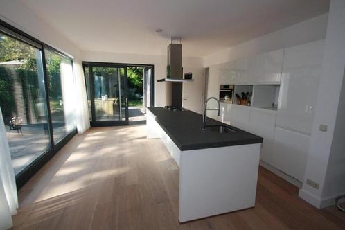 Nette keuken met kookeiland en bijkeuken Nobilia, Huis en Inrichting, Keuken | Complete keukens, Gebruikt, Overige typen, Wit