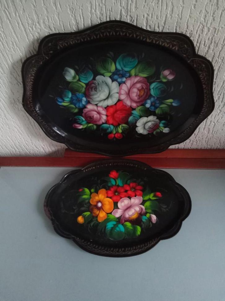 Russische handbeschilderde dienbladen., Antiek en Kunst, Curiosa en Brocante, Ophalen of Verzenden