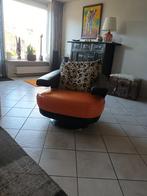 Mooie oranje fauteuil. Draaibaar, Ophalen, Zo goed als nieuw
