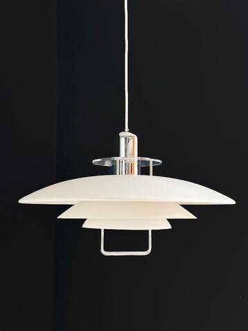 Scandinavische Design hanglamp met Chromen details