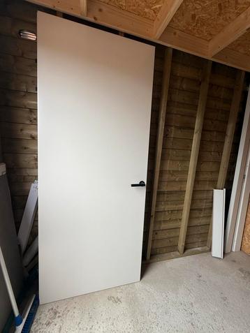 Witte binnendeur incl. kozijn & klink beschikbaar voor biedingen