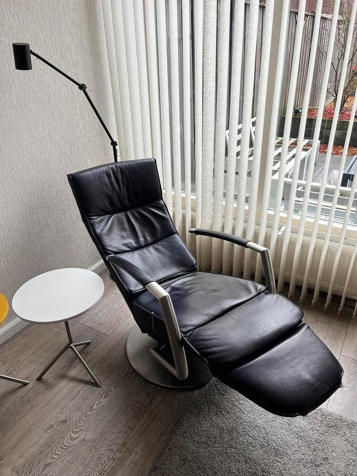 Donkerpaarse relaxfauteuil van leer, Huis en Inrichting, Fauteuils, Gebruikt, Leer, 50 tot 75 cm, Minder dan 75 cm, Ophalen