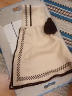Vintage breiwerk: Babycape / omslagdoek met mutsje en pompon, Ophalen of Verzenden, Zo goed als nieuw, Minder dan 70 cm, Overige typen