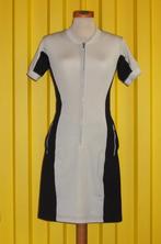 Girbaud nu High Use zwart / wit travelstof jurk maat 34 / 36, Kleding | Dames, Girbaud, Zwart, Ophalen of Verzenden, Zo goed als nieuw