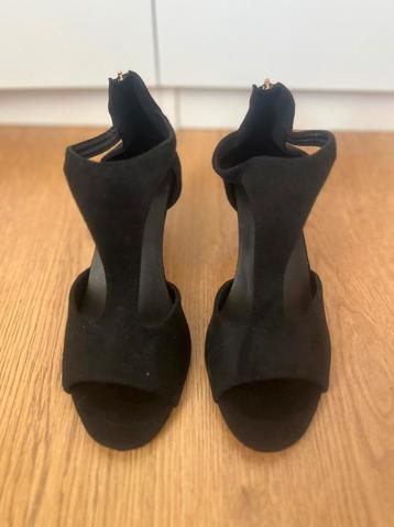 Elegante Zwarte Pumps beschikbaar voor biedingen