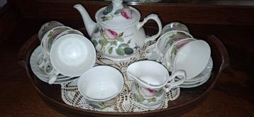 Roy Kirkham Redoute Roses Theeservies beschikbaar voor biedingen