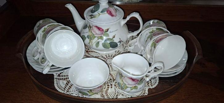 Roy Kirkham Redoute Roses Theeservies, Antiek en Kunst, Antiek | Servies compleet, Ophalen