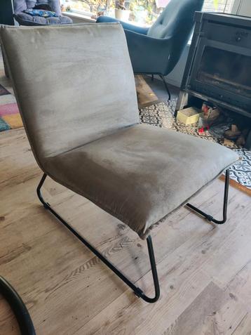 Olijfgroene stoel  beschikbaar voor biedingen