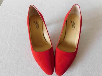 Antonio Paolo rode pumps maat 38, made in Italy, amper gedra beschikbaar voor biedingen
