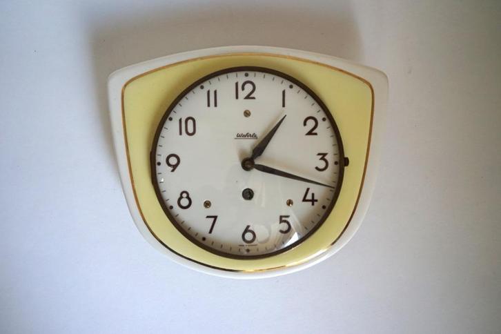 vintage klok aardewerk keramiek wehrle germany geel wit goud, Huis en Inrichting, Woonaccessoires | Klokken, Zo goed als nieuw