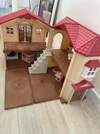 Groot poppenhuis met meubels van sylvanian families, Ophalen of Verzenden, Zo goed als nieuw, Poppenhuis