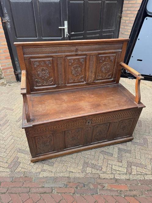 Mooie Antieke Eikenhouten  kistbank circa 1800- Houtsnijwerk, Antiek en Kunst, Antiek | Meubels | Stoelen en Banken, Ophalen