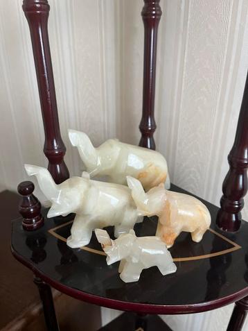 4 leuke olifantjes marmer onyx marble vintage beschikbaar voor biedingen