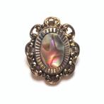 Vintage sjaalklem broche met Abalone schelp., Sieraden, Tassen en Uiterlijk, Broches, Ophalen of Verzenden