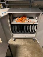 Stevige stalen kast met stroomvoorziening met wieltjes, Ophalen, Gebruikt, 100 tot 150 cm, 50 tot 100 cm