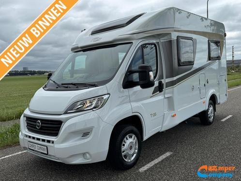 Carado T135 Fransbed / Euro 6 / Compact / chassisdrager, Caravans en Kamperen, Campers, Bedrijf, Half-integraal, tot en met 3