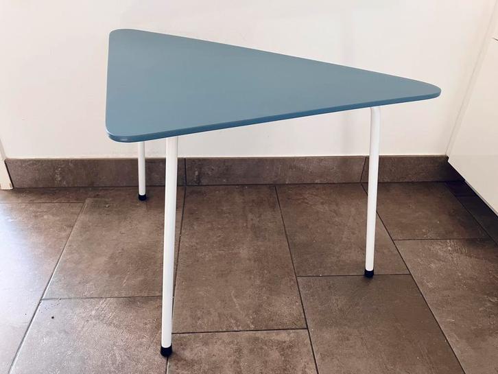Vintage driehoek tafeltje / bijzettafel - jaren 60, Huis en Inrichting, Tafels | Bijzettafels, Gebruikt, Overige vormen, 45 tot 60 cm