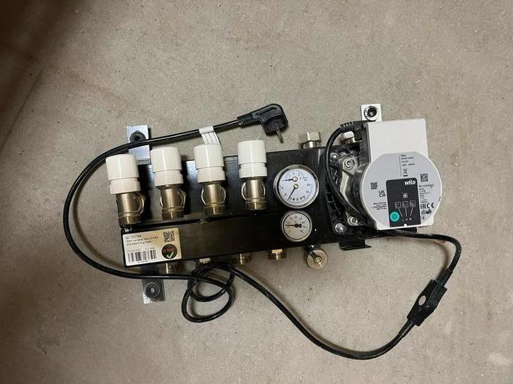 Wilo Vloerverdeler Para SL100104 - 4 groeps, Doe-het-zelf en Verbouw, Verwarming en Radiatoren, Gebruikt, Overige typen, Minder dan 30 cm