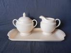 Driedelig roomstel, suikerpot, melkkan op blad Wedgwood Edme, Huis en Inrichting, Keuken | Servies, Keramiek, Overige typen, Nieuw