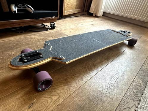 Longboard - Kracked Skulls Scimitarmet Orangatang wielen, Sport en Fitness, Skateboarden, Gebruikt, Skateboard, Longboard, Ophalen