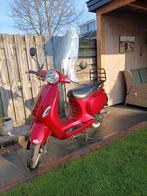 DJJD snorscooter rood met windscherm en bagagerek., Fietsen en Brommers, Scooters | Vespa, Ophalen, Zo goed als nieuw, Benzine