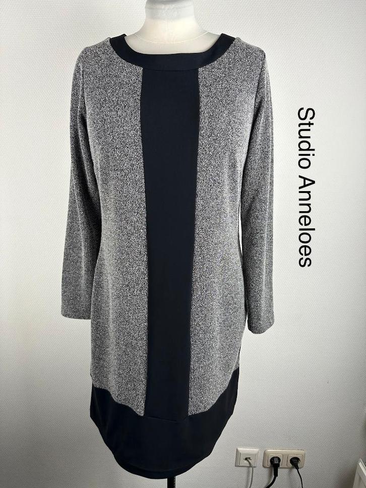 Studio Anneloes Jurk  (mt: 42) 17,5/9170, Kleding | Dames, Jurken, Zo goed als nieuw, Maat 42/44 (L), Zwart, Onder de knie, Ophalen of Verzenden