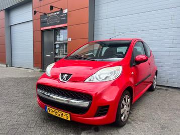 Peugeot 107 1.0 12V E-vti 68PK 3DR 2011 Rood Airco/Apk! beschikbaar voor biedingen