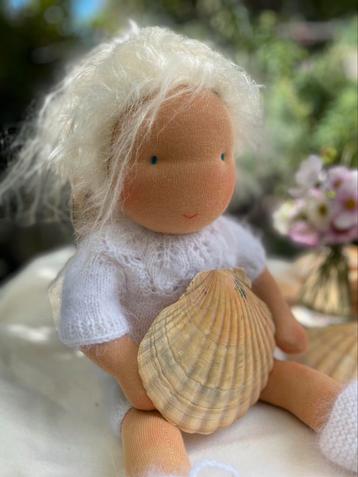 Zonnekindpop grote lijs antroposofische pop Waldorf doll beschikbaar voor biedingen