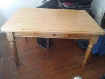 Grenen tafel  138x91x78 cm  beschikbaar voor biedingen