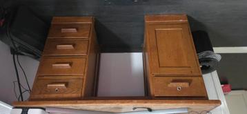 Eikenhouten bureau beschikbaar voor biedingen
