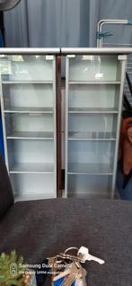 Vitrine kast 2 stuks., Ophalen, Minder dan 50 cm, Met deur(en), 100 tot 150 cm