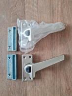 Raam sluiting AXA 3308 met nok en drukknop 2x rechts, Ophalen of Verzenden, Nieuw, Slot