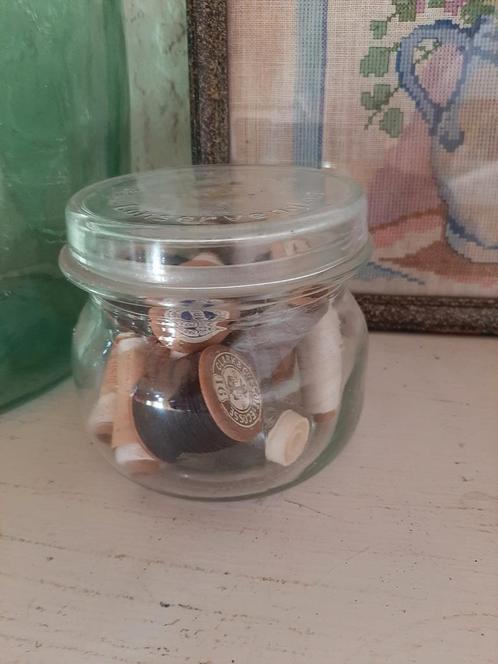 Brocante weckpot met oude garen klosjes, Antiek en Kunst, Curiosa en Brocante, Ophalen of Verzenden