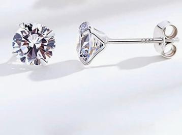 Witte zirkonia oorbellen van 925 sterling zilver beschikbaar voor biedingen