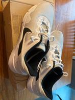 Nike Legend Essential sportschoenen maat EU44/US10 wit/zwart, Ophalen of Verzenden, Nieuw, Schoenen