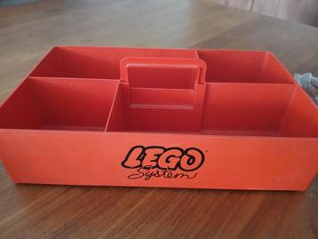 Lego storage box met nog het oude logo

 beschikbaar voor biedingen