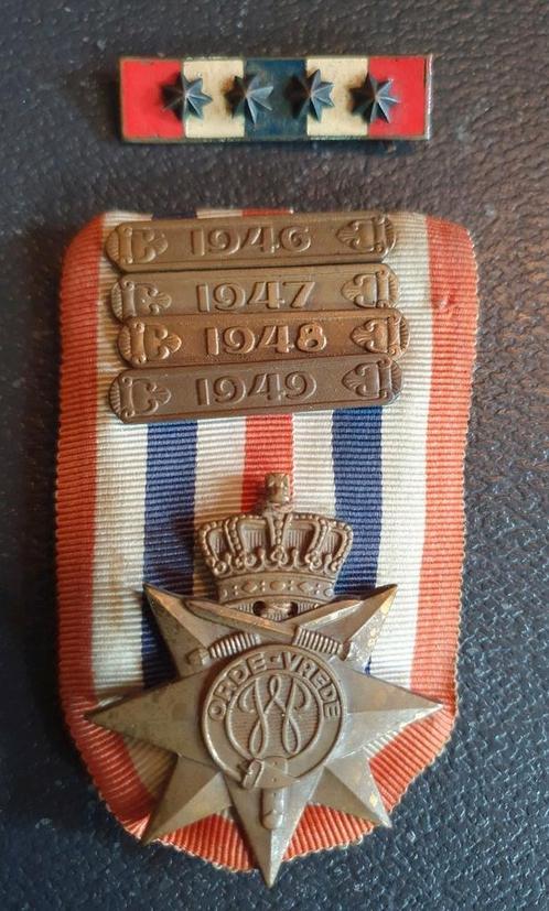 Ereteken Orde en Vrede + Baton + 4 gespen 1946-1949, Verzamelen, Militaria | Algemeen, Landmacht, Nederland, Ophalen of Verzenden