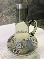 Grijs Groen  Vaasje met zilveren opleg en handvat, Antiek en Kunst, Antiek | Glas en Kristal, Ophalen of Verzenden