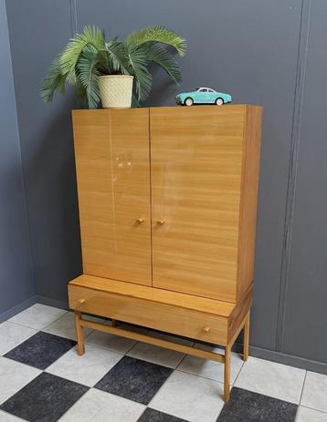 26 Juni 1974 JITONA lade kast licht hout hoogglans 3 delen  beschikbaar voor biedingen