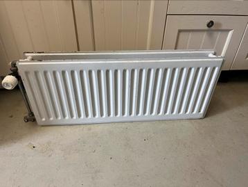 Radiator 96x40 (22) + Danfoss thermostaat en J-beugels beschikbaar voor biedingen