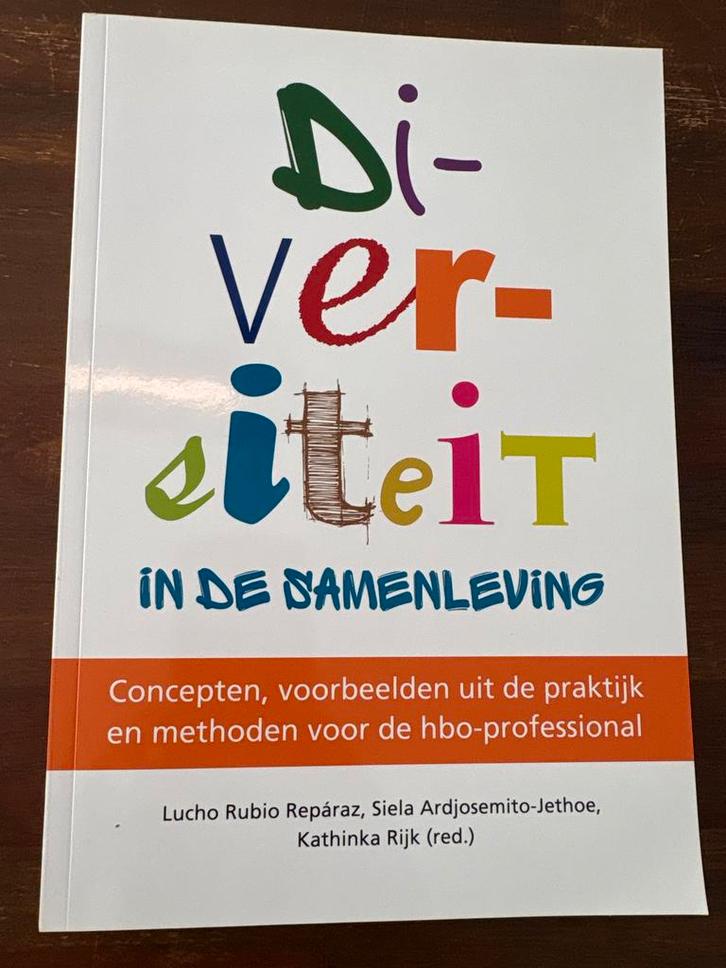 Diversiteit in de Samenleving, Boeken, Politiek en Maatschappij, Nieuw, Maatschappij en Samenleving, Nederland, Ophalen of Verzenden