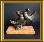 Art deco zamak beeldje op marmer: vogels, duif, duiven, Antiek en Kunst, Ophalen of Verzenden