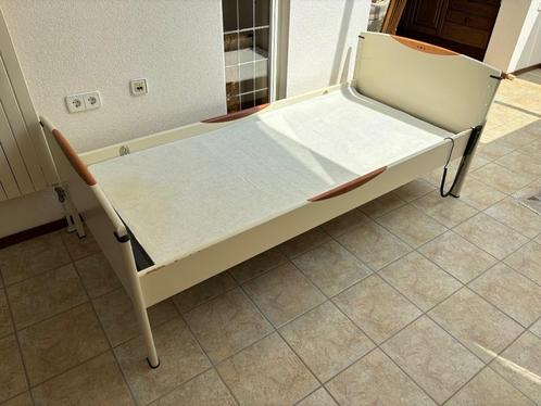 Elektrisch Verstelbaar Bed – Avek – Incl. Afstandsbediening, Huis en Inrichting, Slaapkamer | Bedden, Gebruikt, Eenpersoons, 90 cm