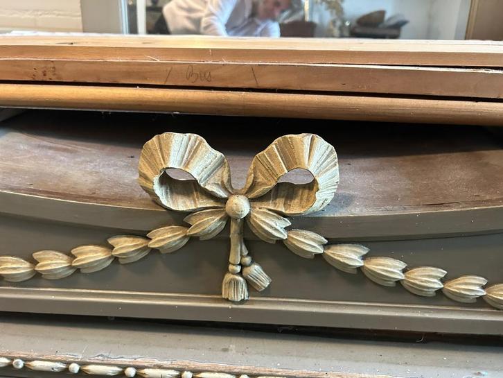 Antieke kledingkast met spiegel en ornament, Huis en Inrichting, Kasten | Kledingkasten, Zo goed als nieuw, 150 tot 200 cm, 100 tot 150 cm