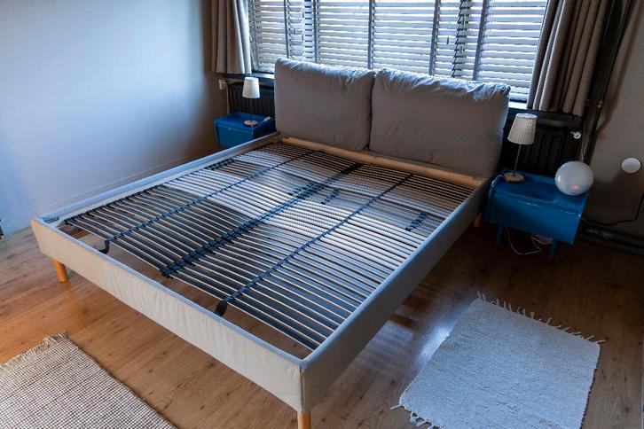 Bedframe 180 x 200, Huis en Inrichting, Slaapkamer | Bedden, Zo goed als nieuw, Tweepersoons, 180 cm, 200 cm, Hout, Grijs, Ophalen