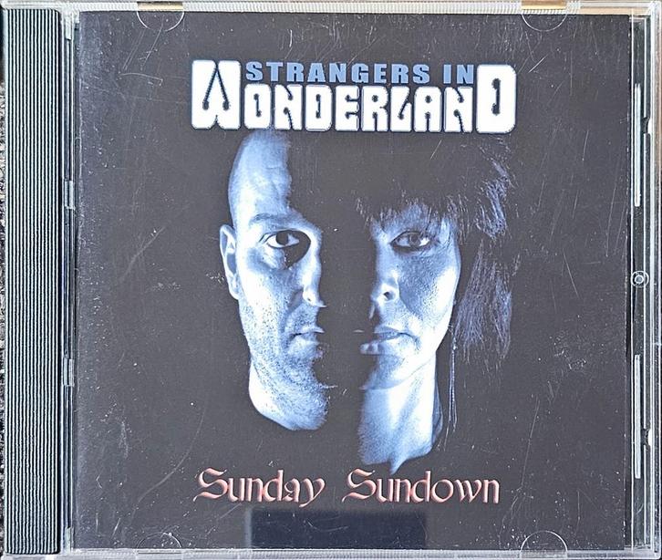 Strangers in Wonderland - Sunday Sundown CD (Gesigneerd), Cd's en Dvd's, Cd's | Overige Cd's, Zo goed als nieuw, Ophalen of Verzenden