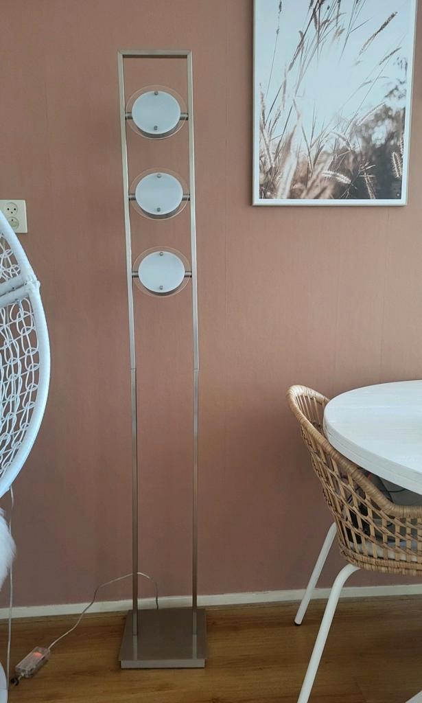 Vloerlamp, Huis en Inrichting, Lampen | Vloerlampen, Zo goed als nieuw, 100 tot 150 cm, Ophalen