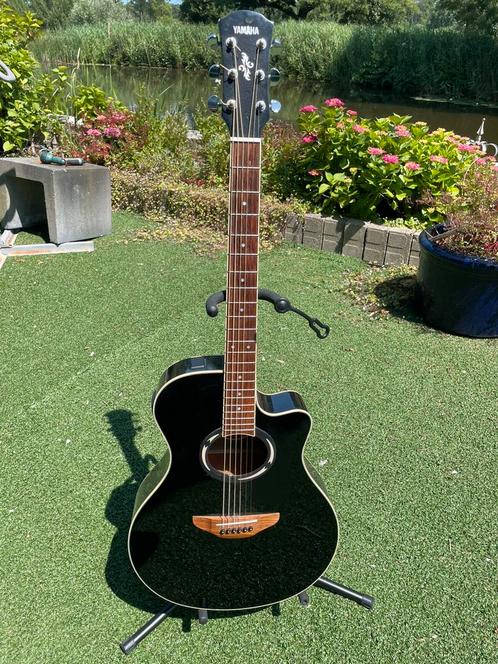 Elektrisch akoestische gitaar Yamaha, Muziek en Instrumenten, Snaarinstrumenten | Gitaren | Akoestisch, Zo goed als nieuw, Western- of Steelstringgitaar