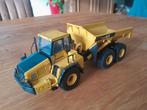 Komatsu HM400_1 articulated dumptruk. Model mist links voor, Hobby en Vrije tijd, Modelauto's | 1:50, Ophalen of Verzenden, Zo goed als nieuw