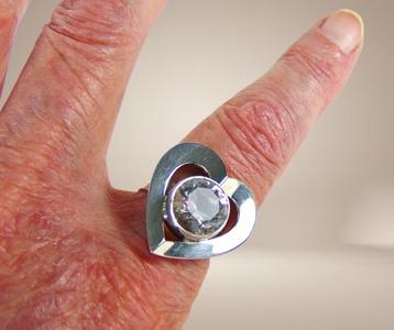 Prachtige 835 zilver MODERNIST bergkristal hart ring M17,5/1 beschikbaar voor biedingen